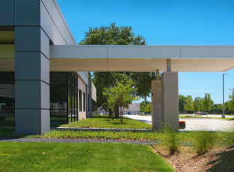 2800 Summit Front Entry Side View 3