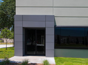 2800 Summit Side Entry
